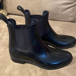 Sam Edelman Black rain boots.